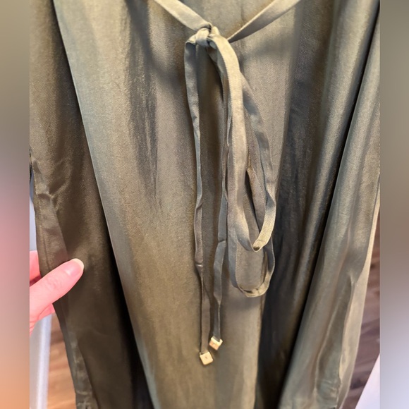 Drapey Tie-waist Dress - Picture 5 of 8